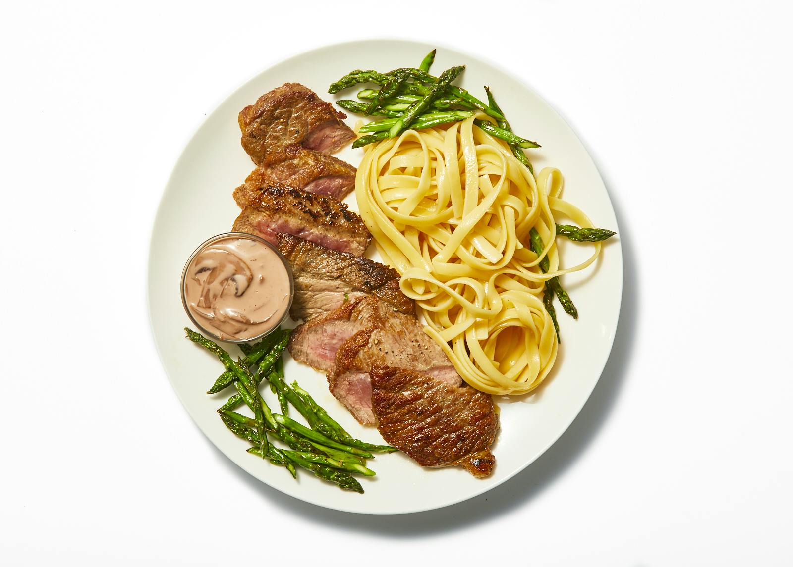 ID_Andres-Mendez_Steak-Diane-Mushroom-Sauce-Garlic-Fettuccine-asparagus_WB_lowres
