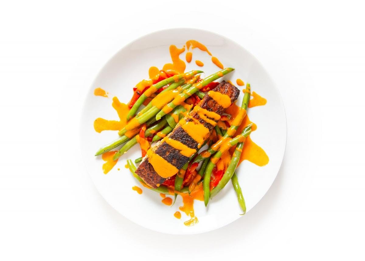 plate-pan_seared_cajun_salmon